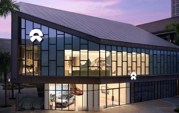 【蔚来换电单日总量超16万次，五天三次刷新历史新高】蔚来宣布，2026 年 2 