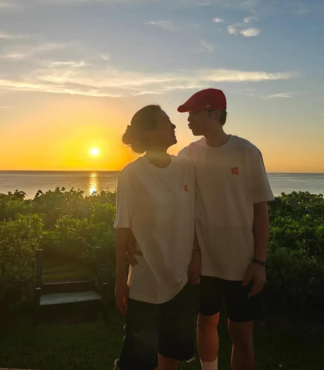 #萧敬腾带林有慧去度蜜月了#萧敬腾婚后带着太太林有慧去蜜月旅行了，俩人在海边度假