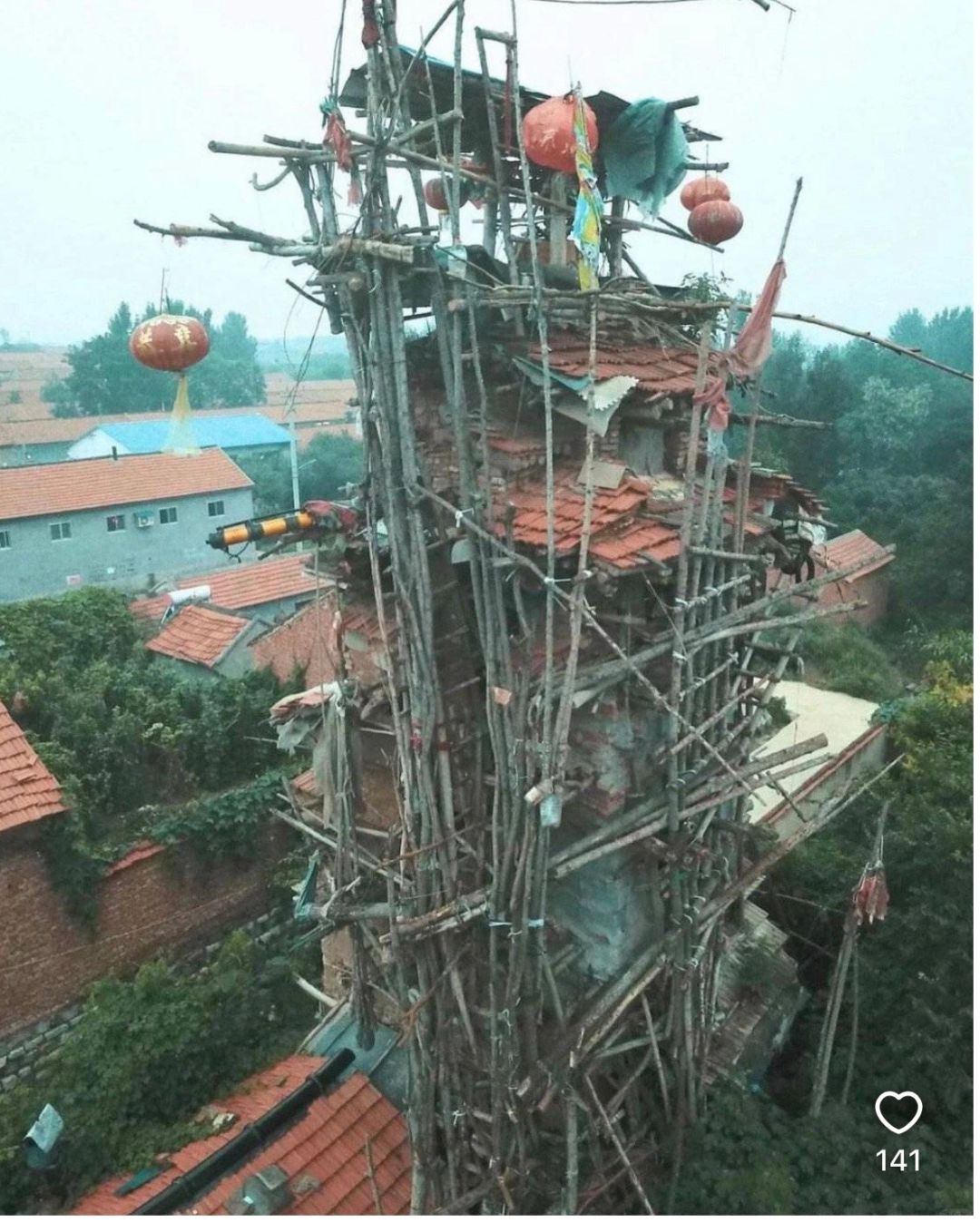 智障老农徒手盖起七层小楼