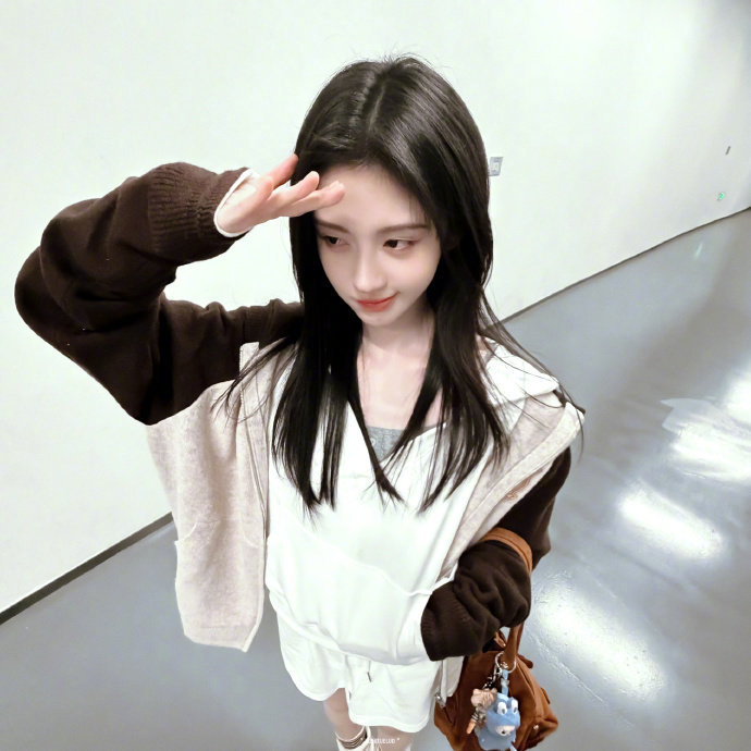 鞠婧祎春尾来信 春尾的浪漫大概就是收到鞠婧祎春尾来信吧！她把春天的故事藏在字里，