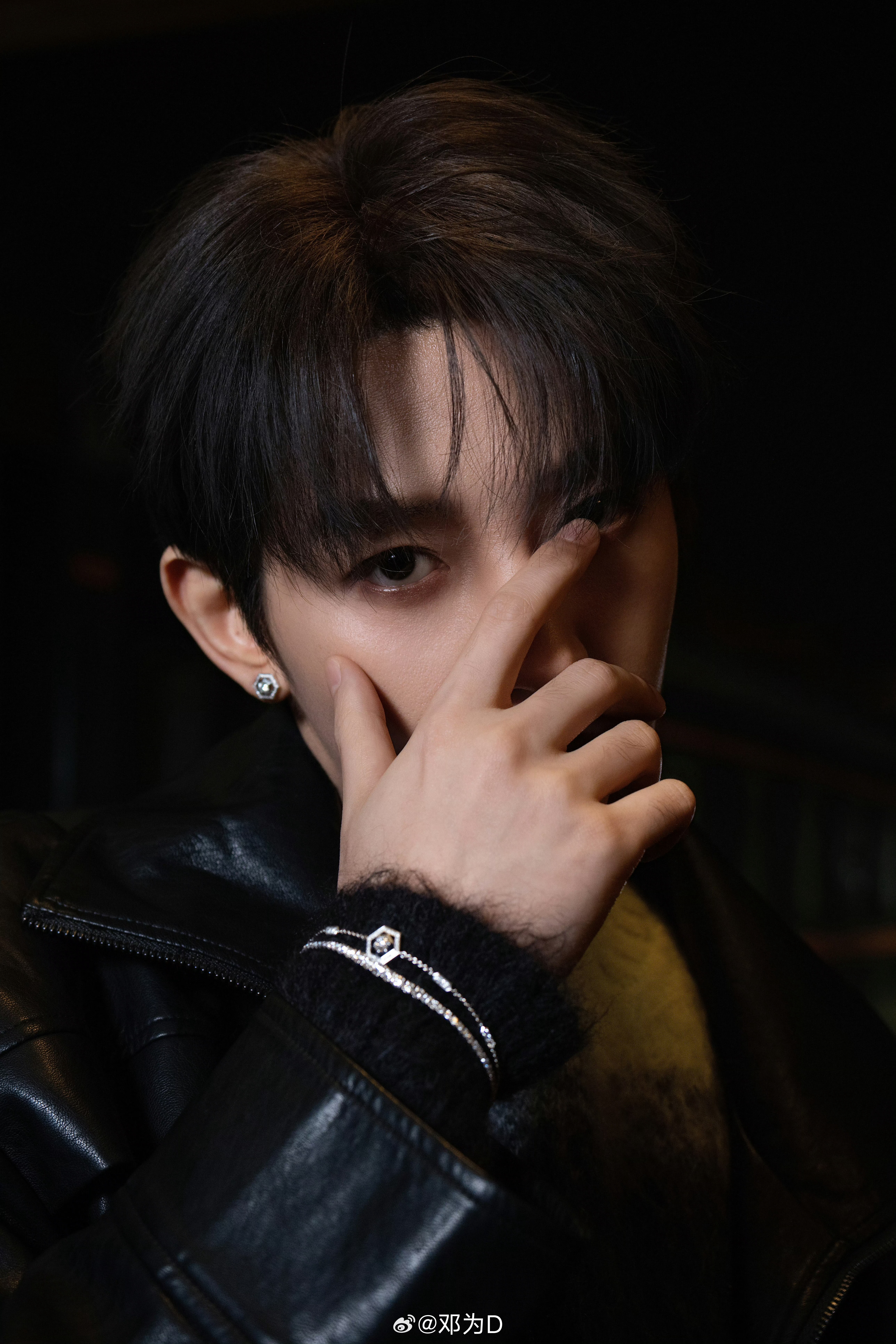 卧槽！欧巴的皮大衣终于看到了！帅死我了啊啊啊！