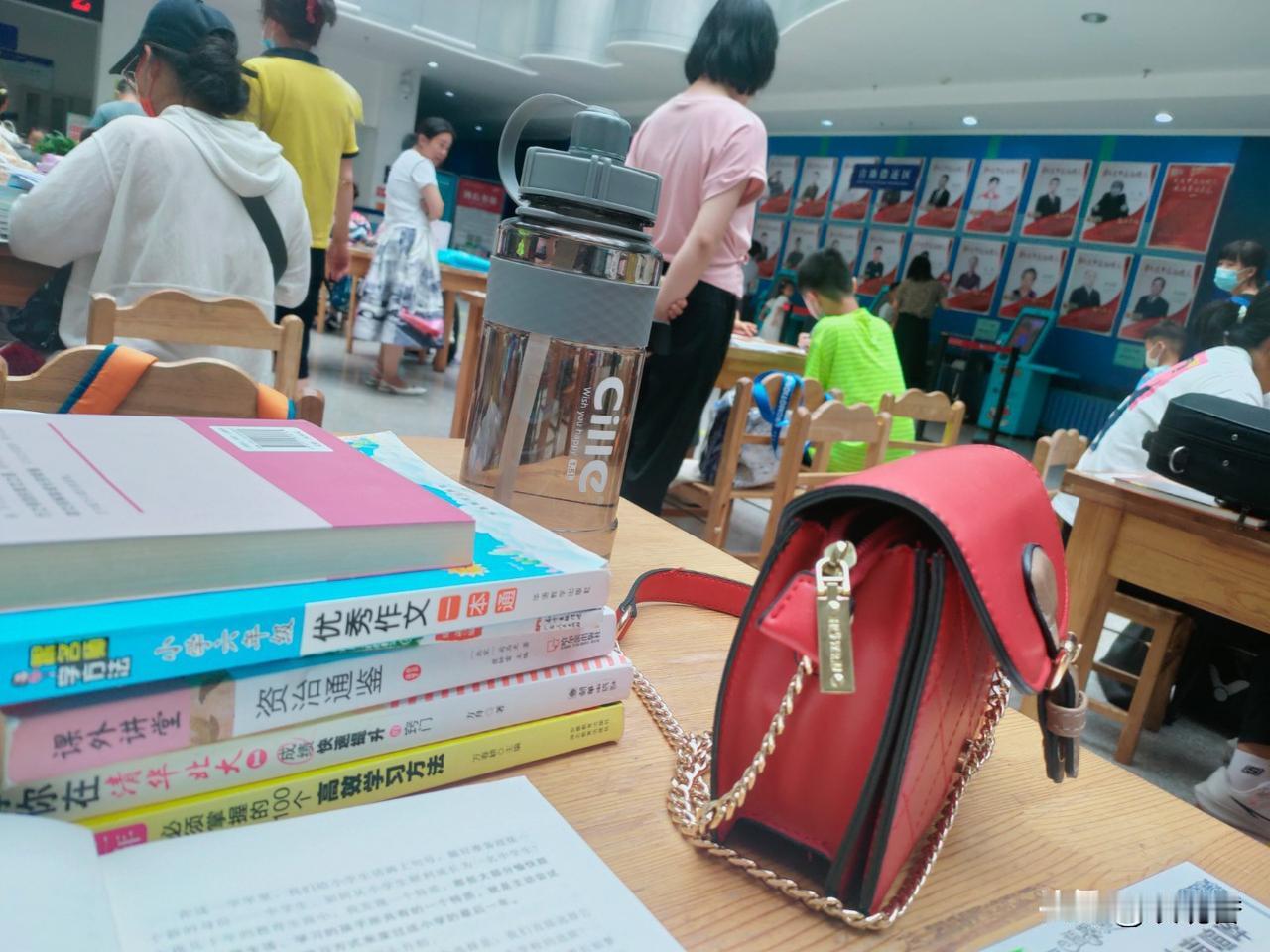 很好啊，天天围着生活转，这回该围着自己转啦，看书，看电视剧，美食，静下来与自己相