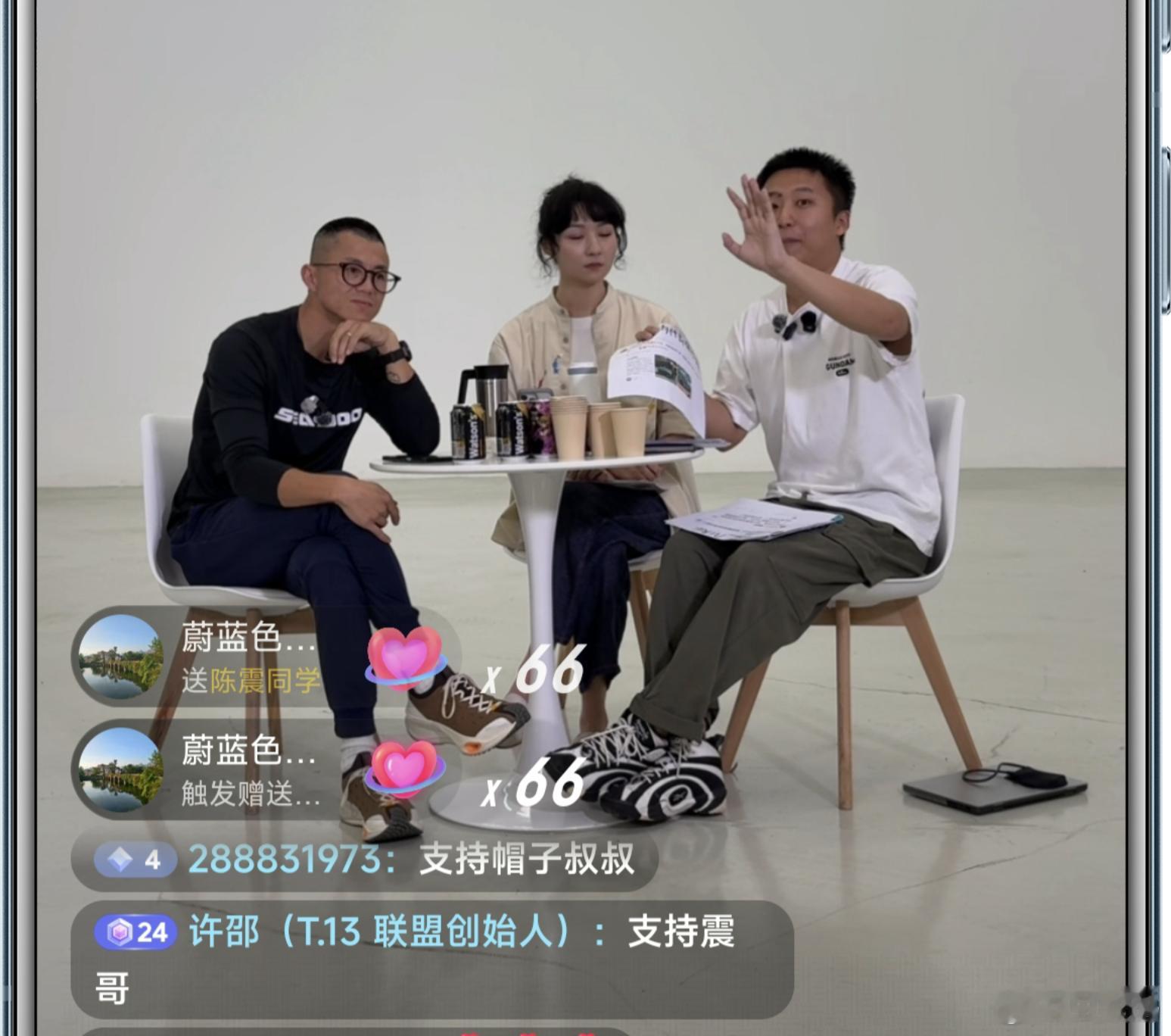 论嘴，这两个圈子真没几个人能比得过陈震，人家如今这个咖位，就没几个人能达到。 ​
