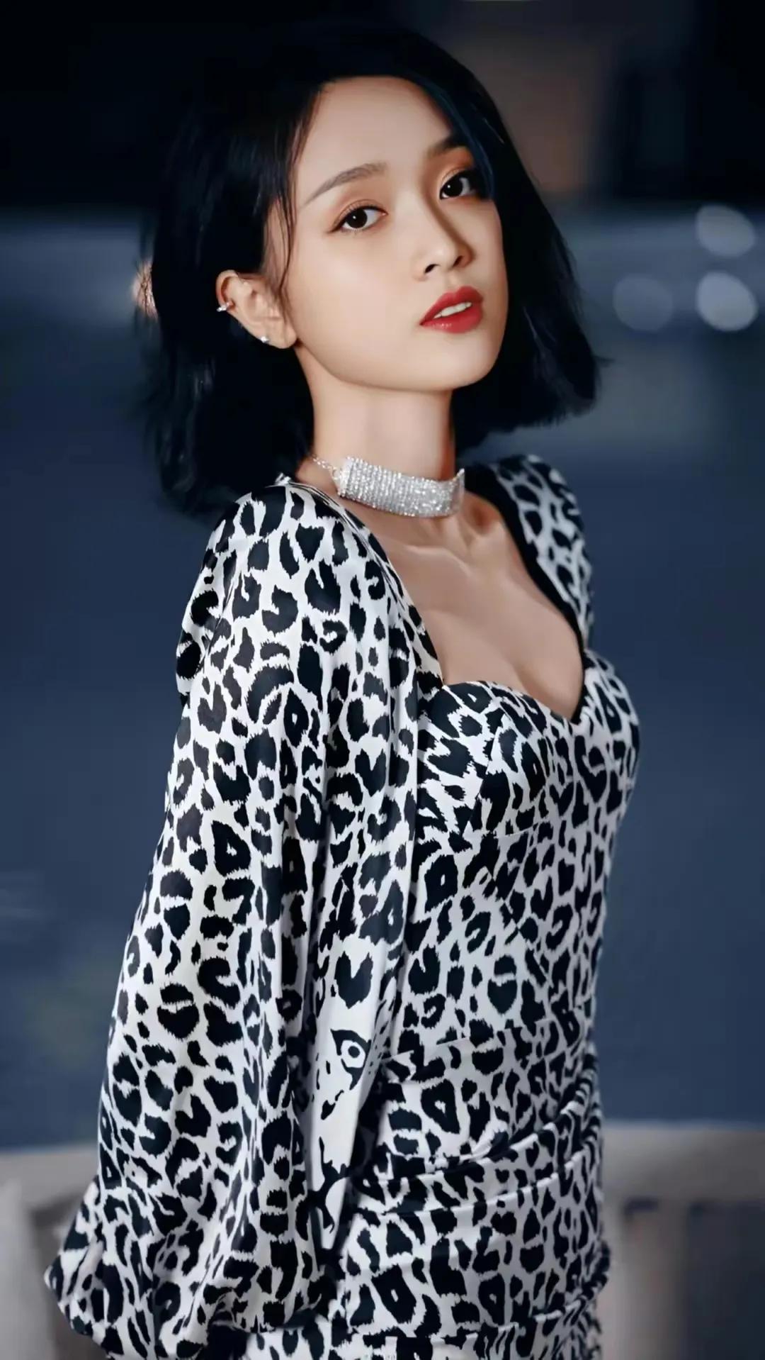 #女明星谁最美# #明星美图# #惊艳女神# #吴宣仪#
达人推荐 女主角唇泥