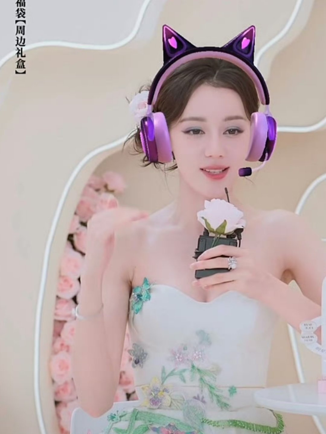 #迪丽热巴特效不能停#哈哈哈哈哈停不下来，根本停不下来[喵喵]迪丽热巴直播特效截