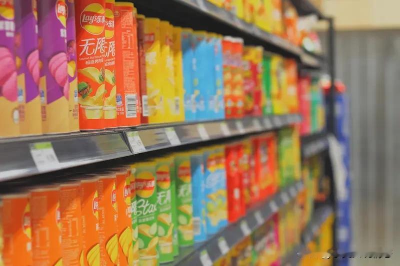 本来只想随便买点青菜、鸡蛋，简单对付一顿晚饭。
 
结果逛着逛着，越看越想买。
