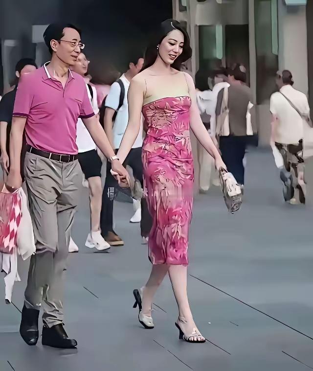 油价一天天看涨，突然就想起了他俩，不过有网笑称，这段时间油价上涨，和他俩真的无关