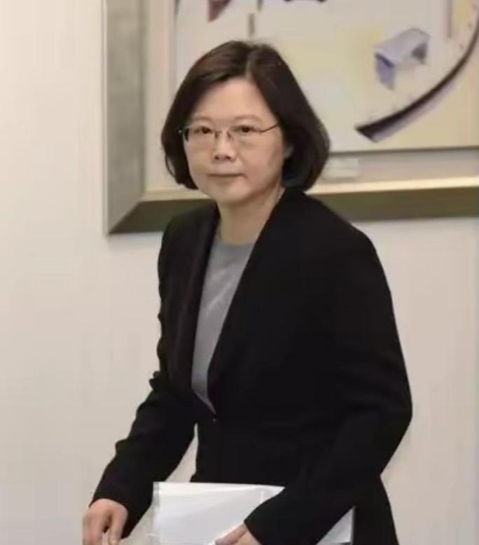 蔡英文罕见发声：“我是台湾人并没有错，我是中国人，因为我是念中国书长大的，受的是