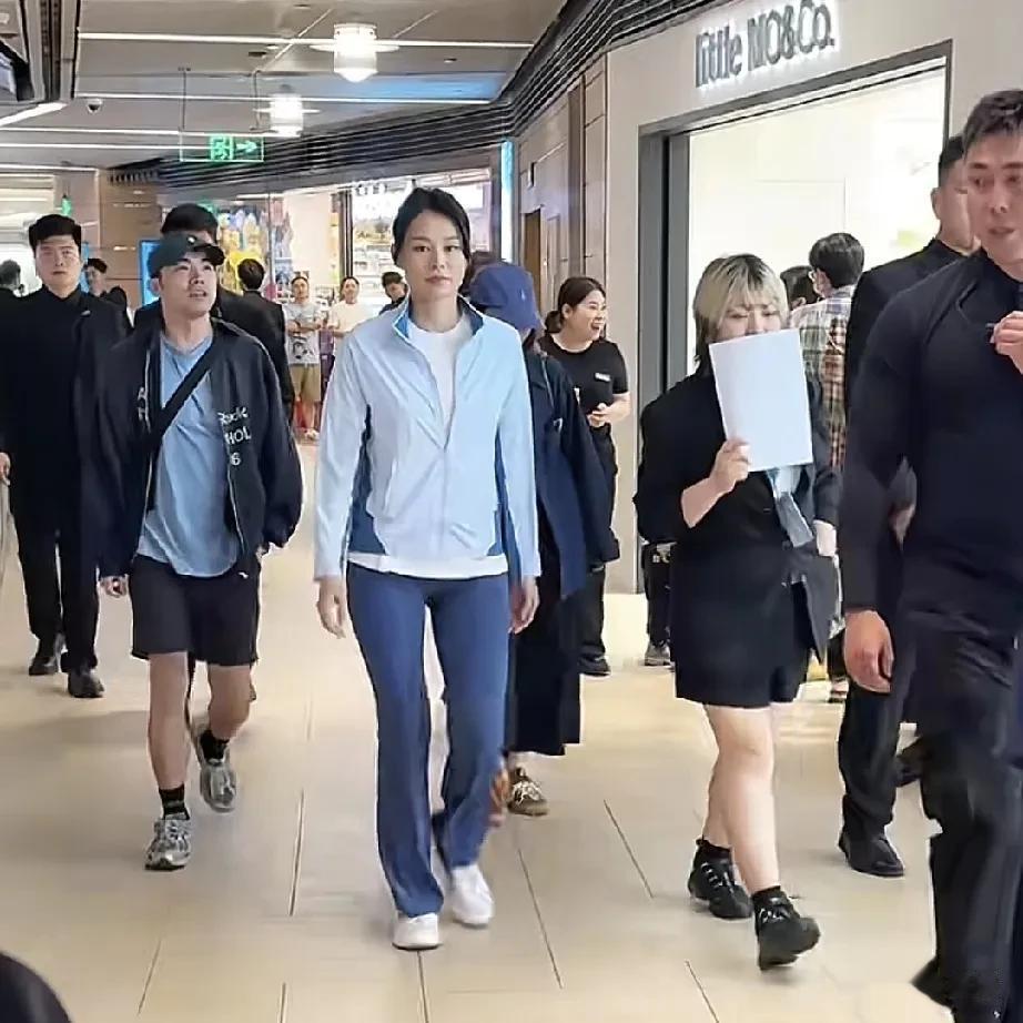 胡杏儿好瘦啊，气质好好