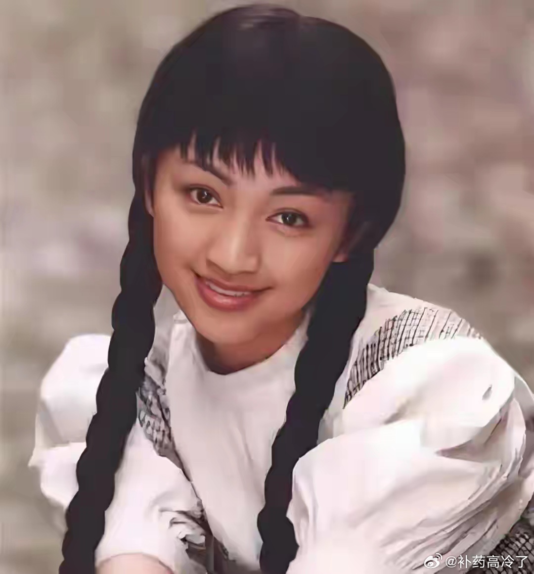 娱乐圈女明星千千万，但是没有一个人能像罗海琼一样让陈坤、陆毅两大帅哥追在她身后为