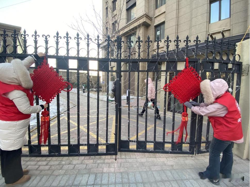 沈阳苏家屯十里锦城社区“志愿服务进社区 清洁活动暖人心”志愿服务活动
 
为深入