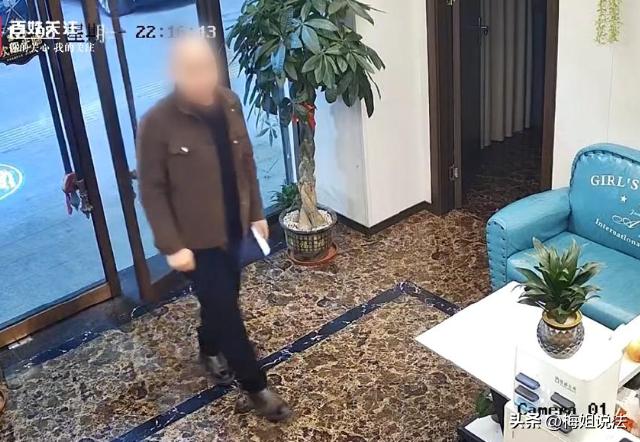 浙江湖州，一男子喝醉了跑进足浴店做按摩，借着酒意竟然跟女技师说，想要她提供一些特