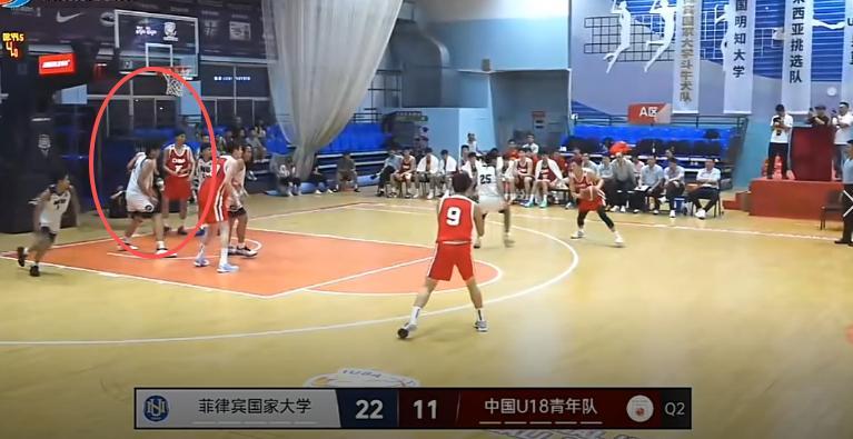 呐，为啥从国青到国家队都抢不好篮板球？特么，连篮板位都不知道在哪怎么抢篮板？站在