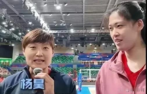 杨昊-李盈莹消息
香港站比赛今日开战，中国女排于夏至日（6.21）迎战老对手日本