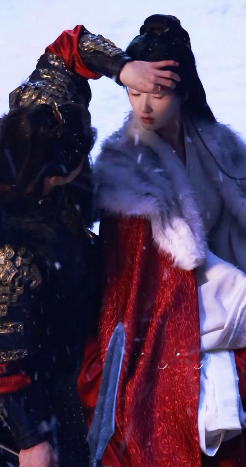 这里也有人眼睛里掉东西了 可以帮忙摘一下吗李昀锐帮刘些宁摘东西李昀锐帮刘些宁拿掉