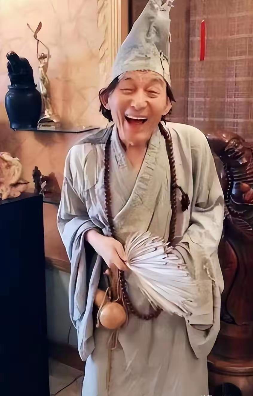 游本昌女儿这话一出，
让人心里猛地一揪！

游思涵是游本昌的女儿，她说老爷子走的