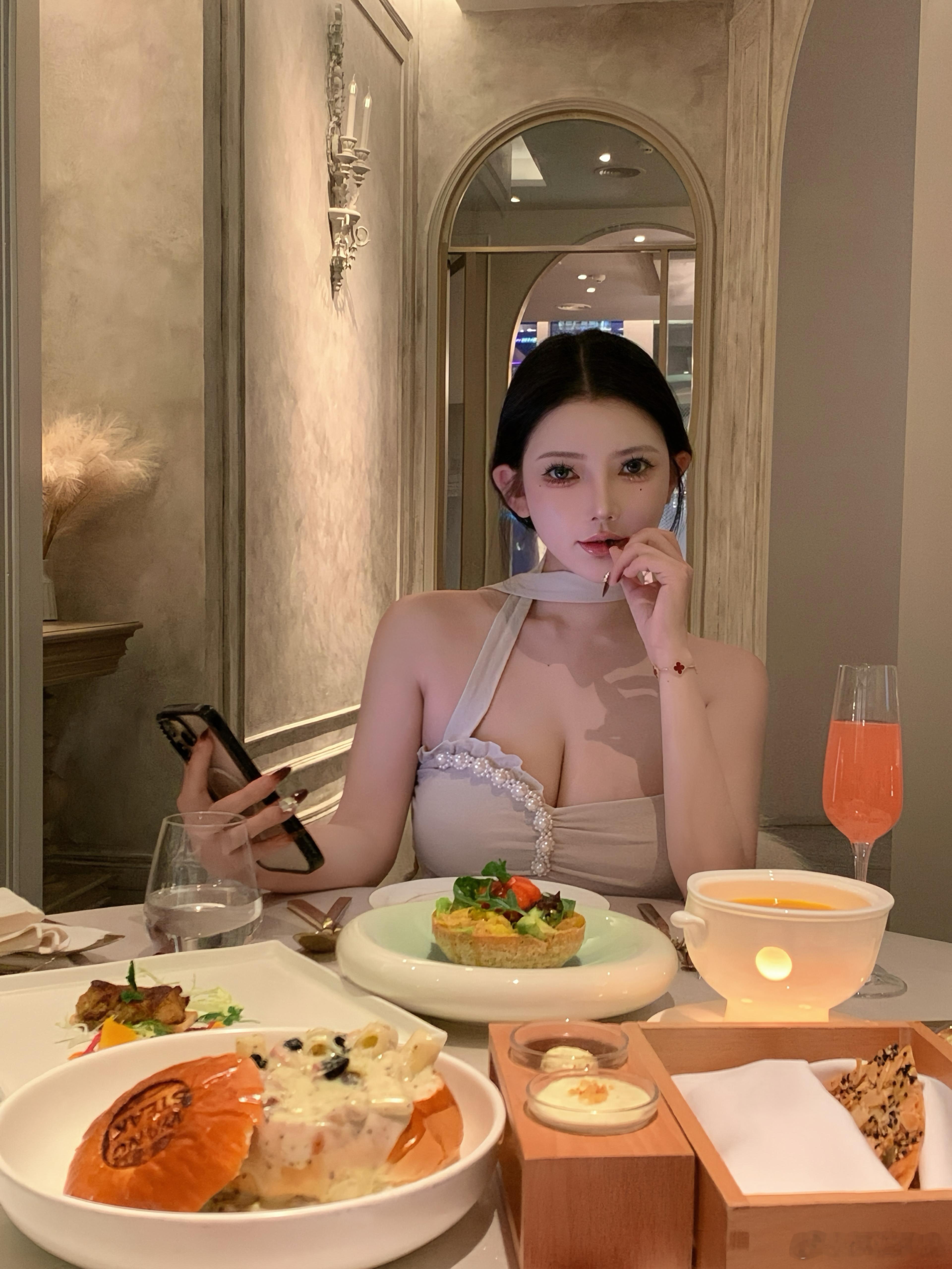 不发脾气只发财 