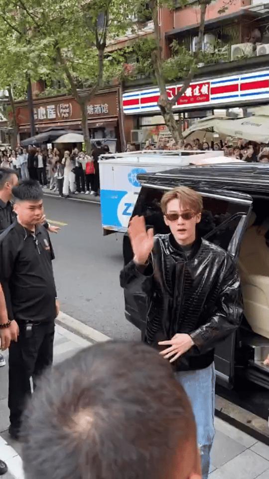 檀健次成都活动图有！今天是酷炫帅气的金发王子檀健次[送心][送心]这次线下活动不