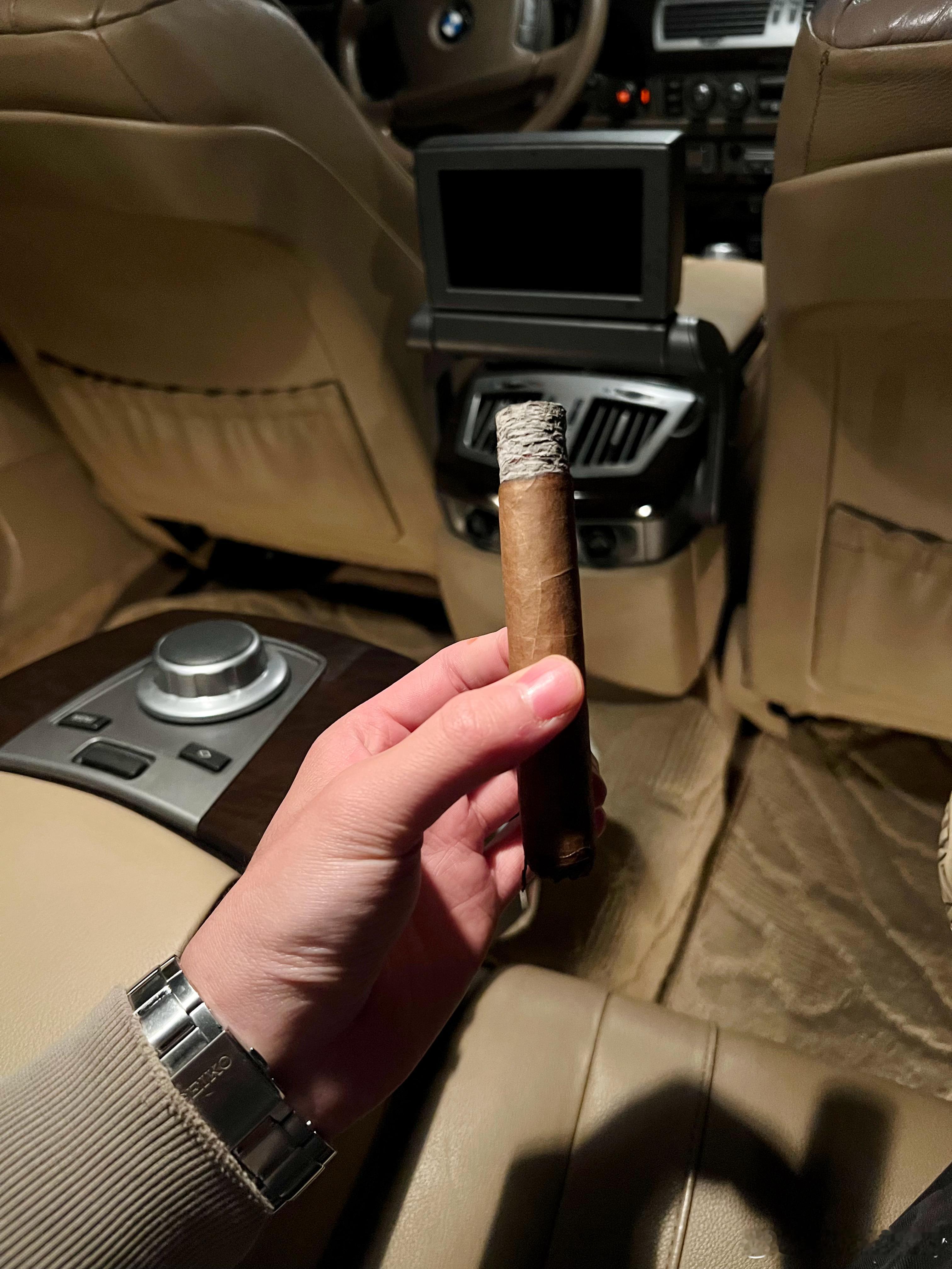 其实最近并没有什么想发微博的心情，就算发，好像内容也没什么是自己想分享的，有种为