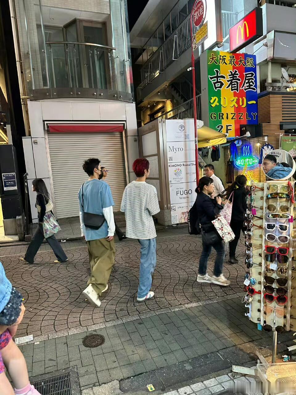 #日本偶遇鹿晗高瀚宇#鹿晗旁边是高瀚宇的概率，已经远远超过了关晓彤哈哈哈哈#鹿晗