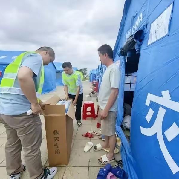 5月18日柳南区地震最后一名被困人员刚搜出来，所有人都捏了一把汗——被困整整30
