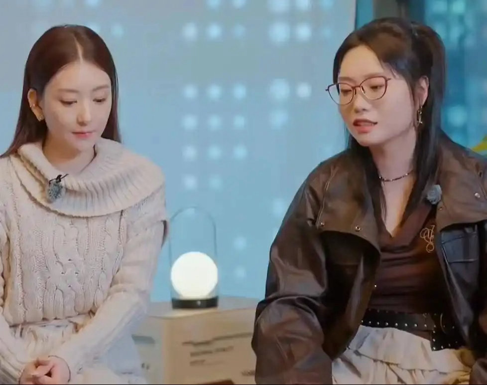 当方媛一句‘待定’让李雪琴黯然离开，《桃花坞6》意外揭开了成人社交最痛的潜规则：