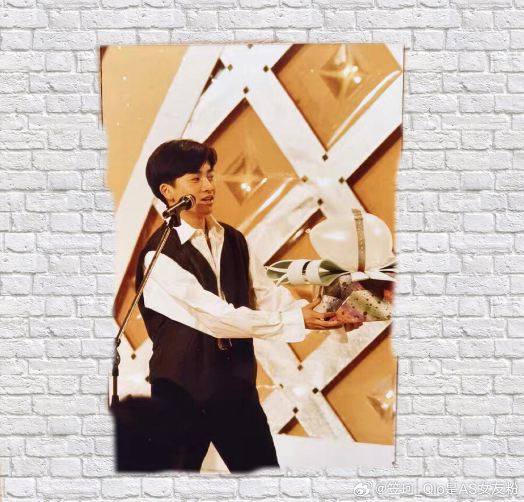 小虎队  「天上人間 也是因為有你在會變得鬧哄哄」 