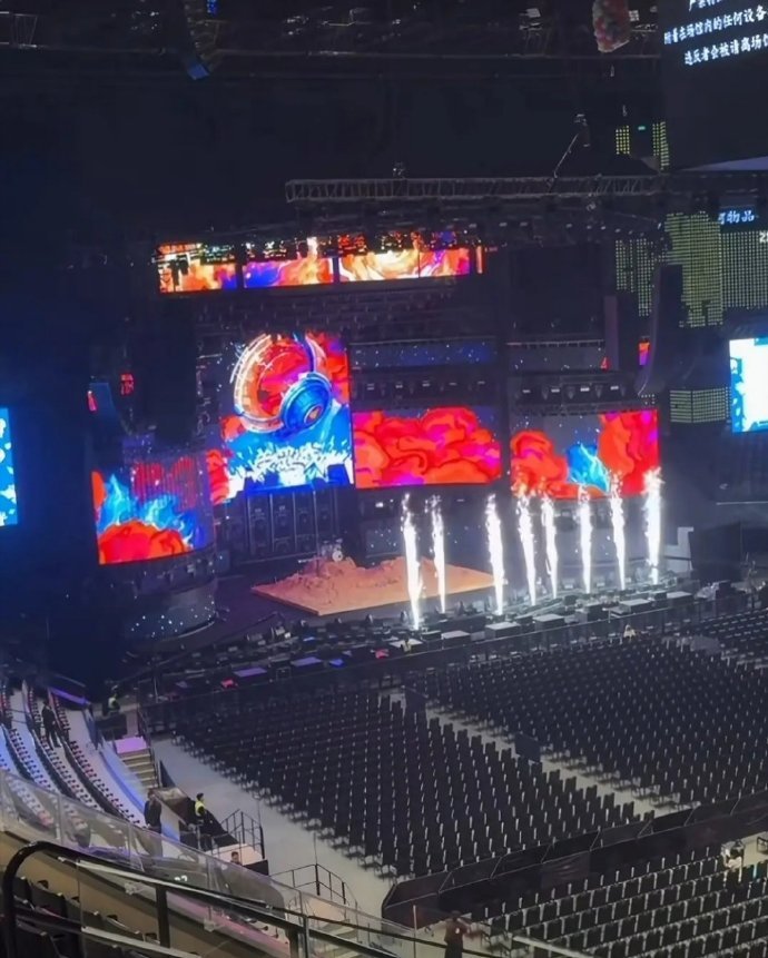 荣耀之战舞台好小啊，💰花哪去了？ 