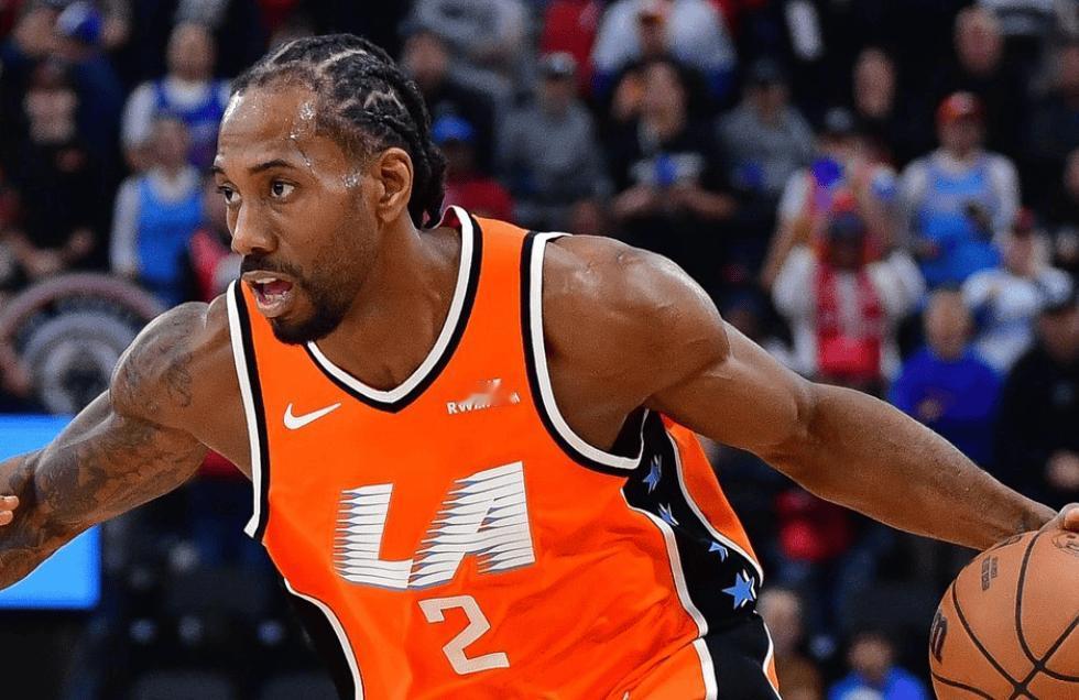 火箭时期明明是老二，反过来装老大各种指手画脚，在太阳本来总冠军稳了的，跟布克争F