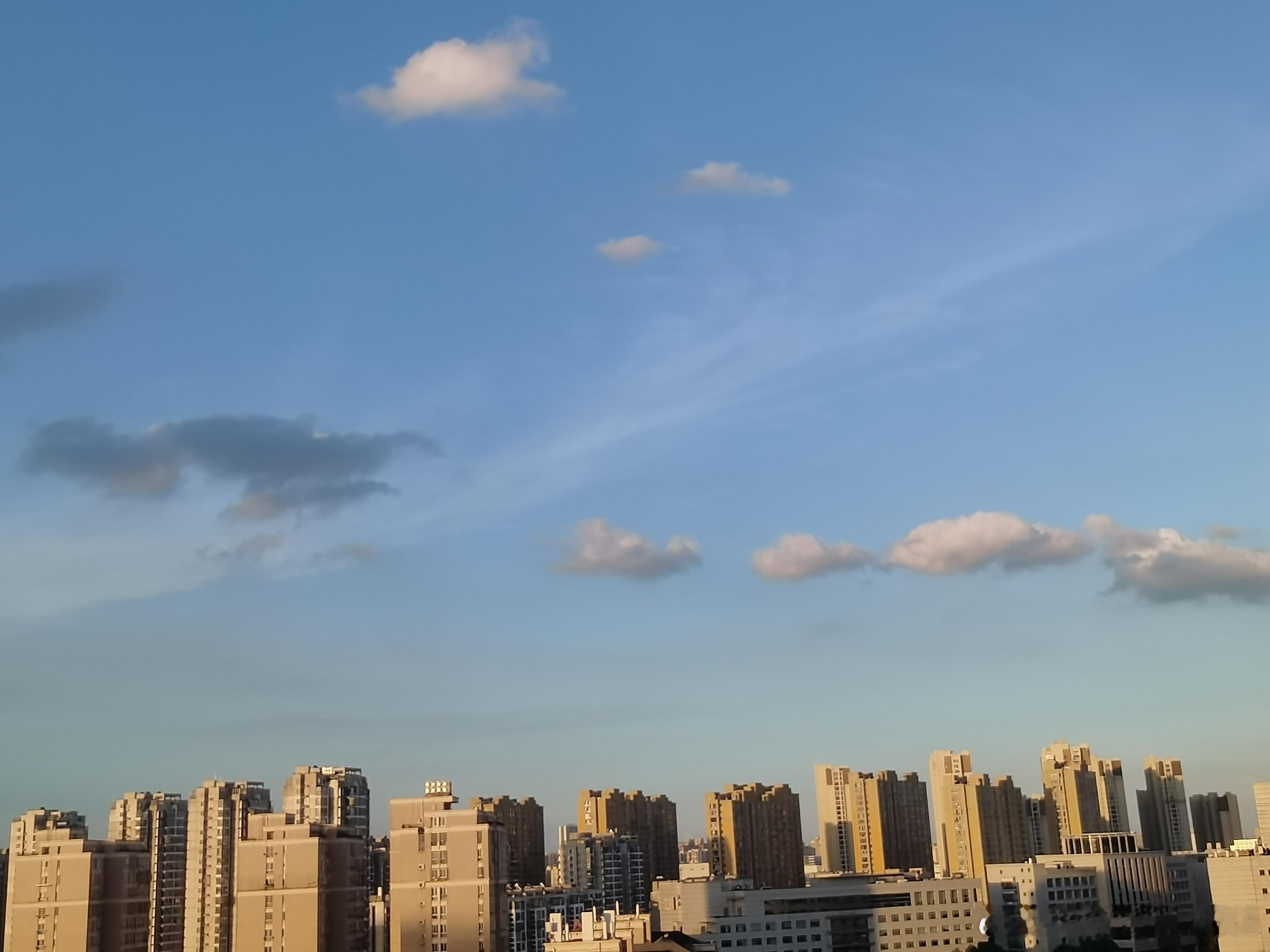 你🈶多久没有抬头看过天啦！👀一眼这样的天空之城吧生活手记  ​​​