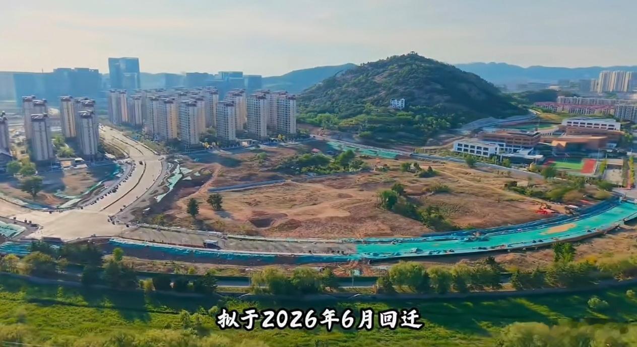 张村河最好的地块，枯桃回迁区的东侧，是典型的玉带缠腰，就看容积率多少了！ 