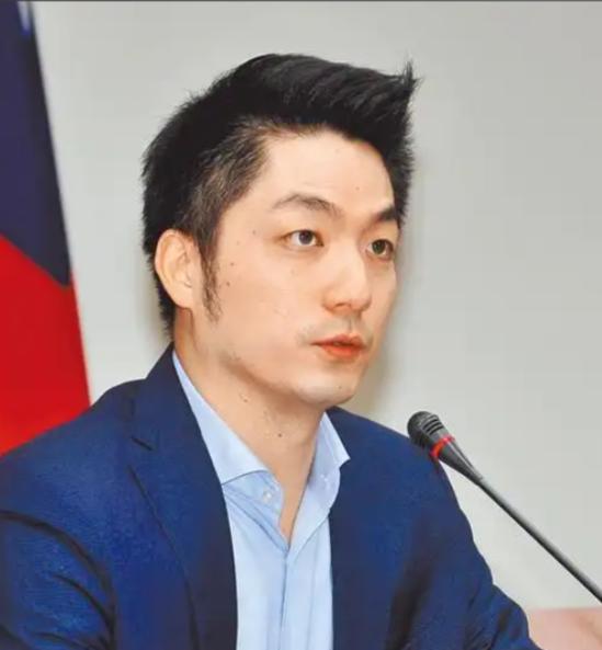 陆委会禁止县市长去海峡论坛！蒋万安回应了 
 
猜猜看，一个天天把“民主自由”挂