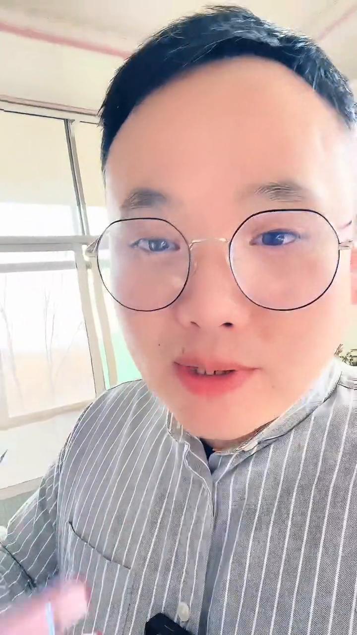 教你清理手机垃圾，释放30g内存。
今天教大家一个手机清理内存的技巧。手机用久之