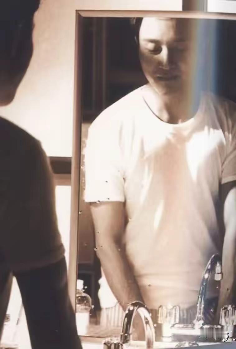Through the mirror, I/you can see…