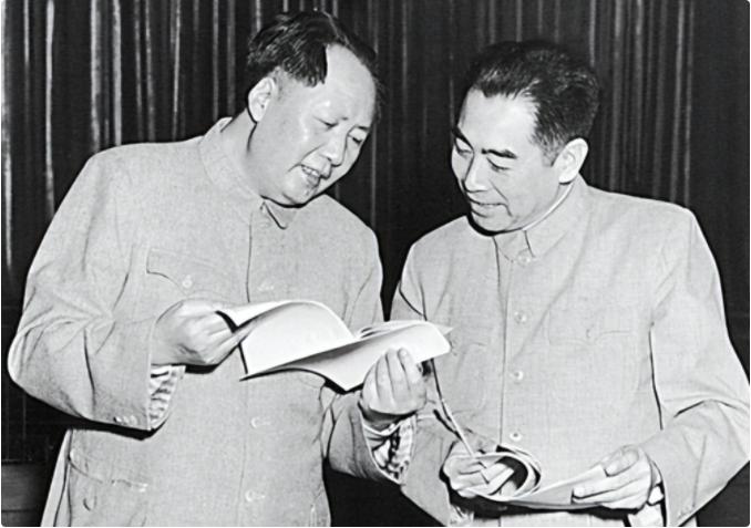 1961年，毛主席和周总理爆发争吵，主席反问一句话周总理无言以对


在新中国的