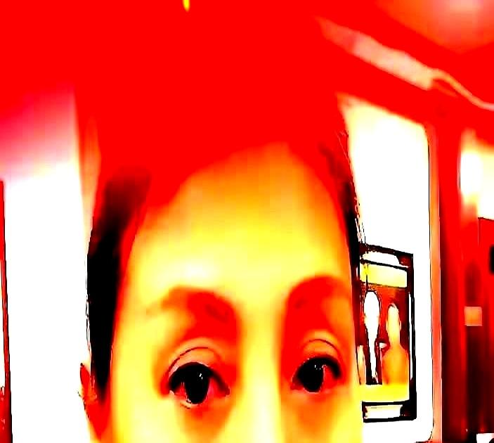 张德燕带着儿子宁云祥在直播间对着手机开火的那晚弹幕瞬间飘满。
 

孩子去年考德