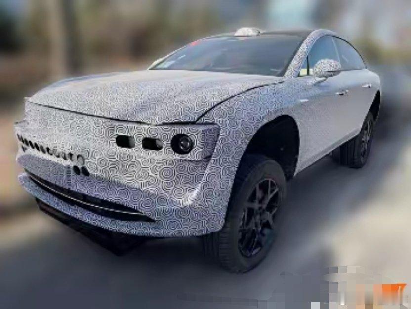 享界的首款SUV，目前还处于“骡车”状态。大家觉得这台车上市之后，会不会跟问界M