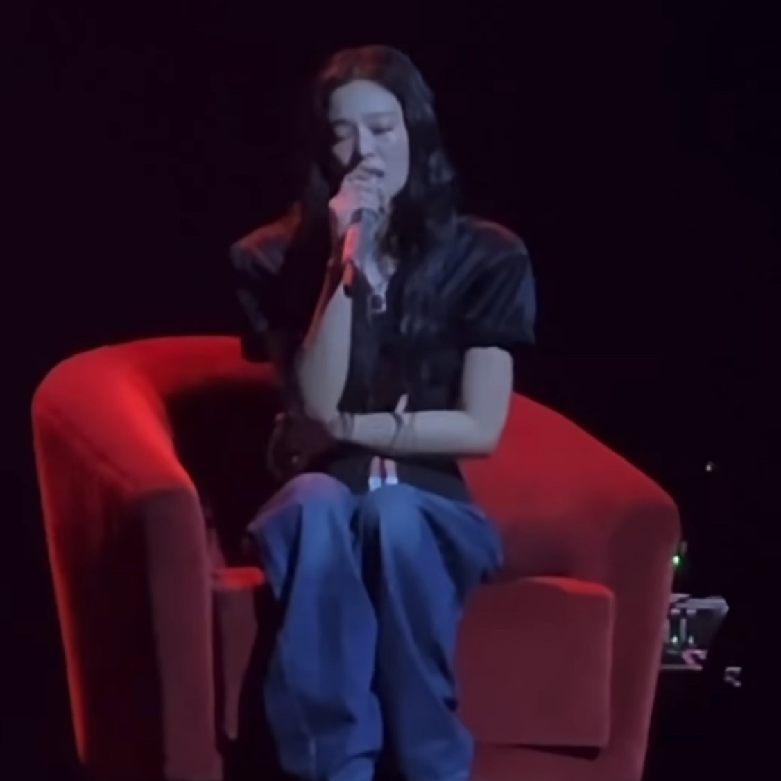眼泪向下 你向上 