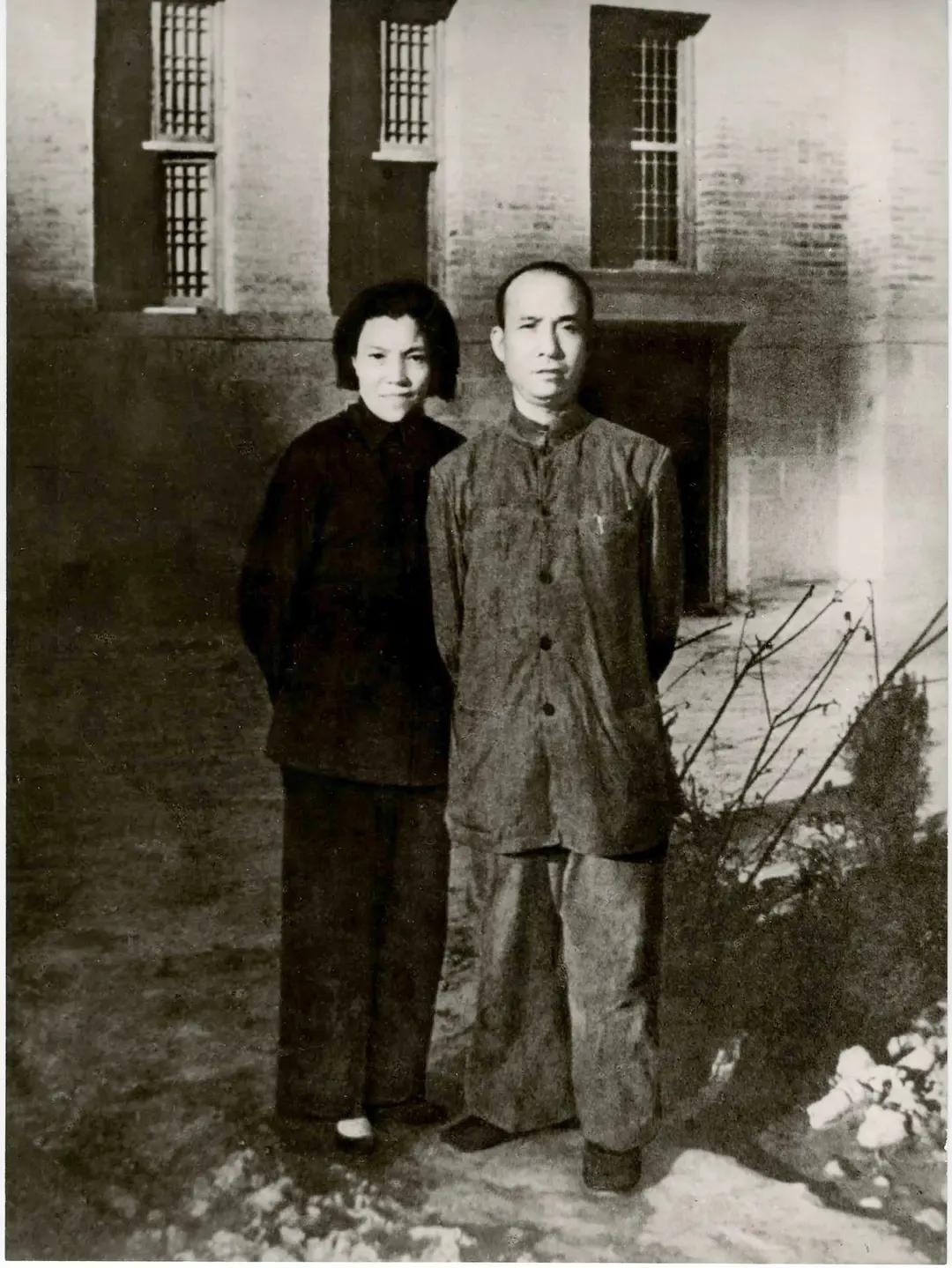 1941年，李富春和蔡畅
1941年，贺龙和薛明
1942年，朱德和康克清
19
