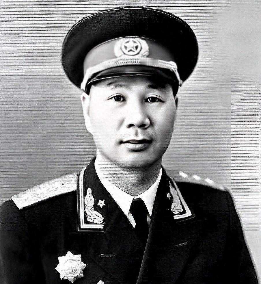 军中被称赵子龙的将领、被誉为两霸的英雄、和被视为活地图的人物，这三位开国上将分别