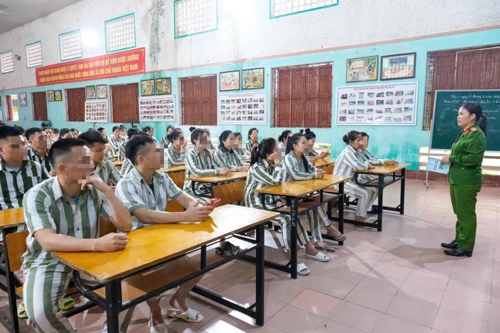 越南监狱囚犯学习