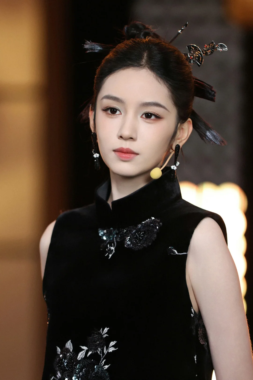 给周也化的新中式水墨蓝妆