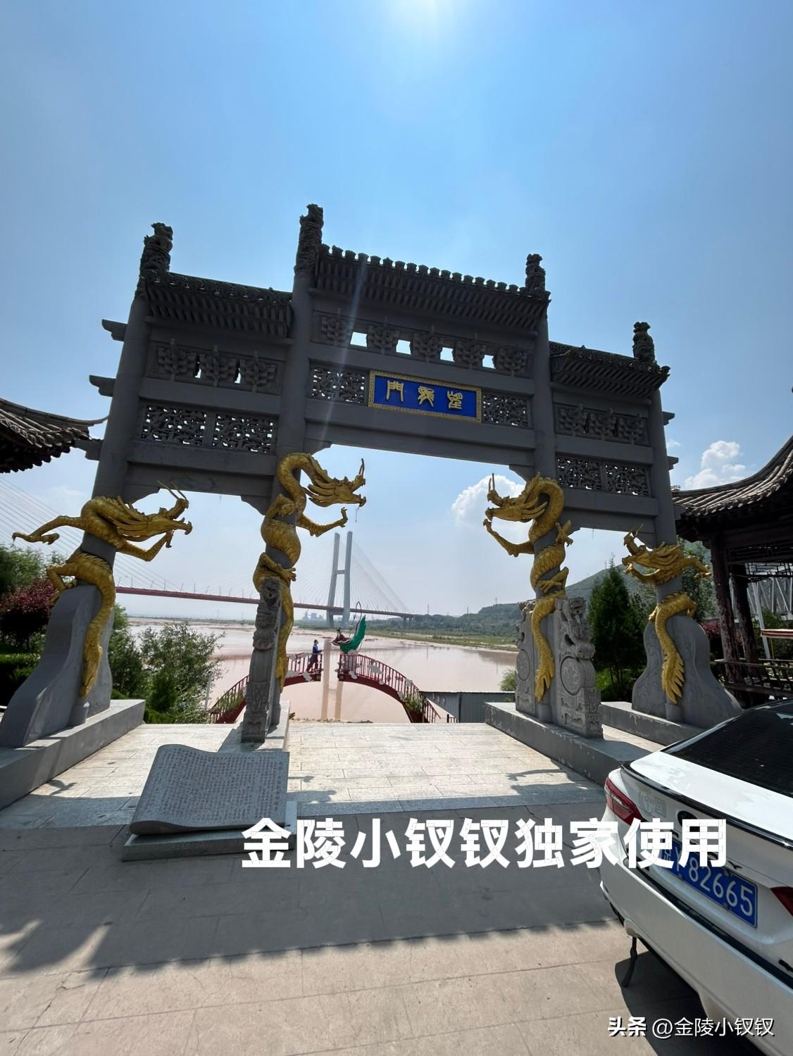 物价便宜吧？

在离黄河大梯子崖景区十几分钟的一个地方，我们的领队带领我们到此一