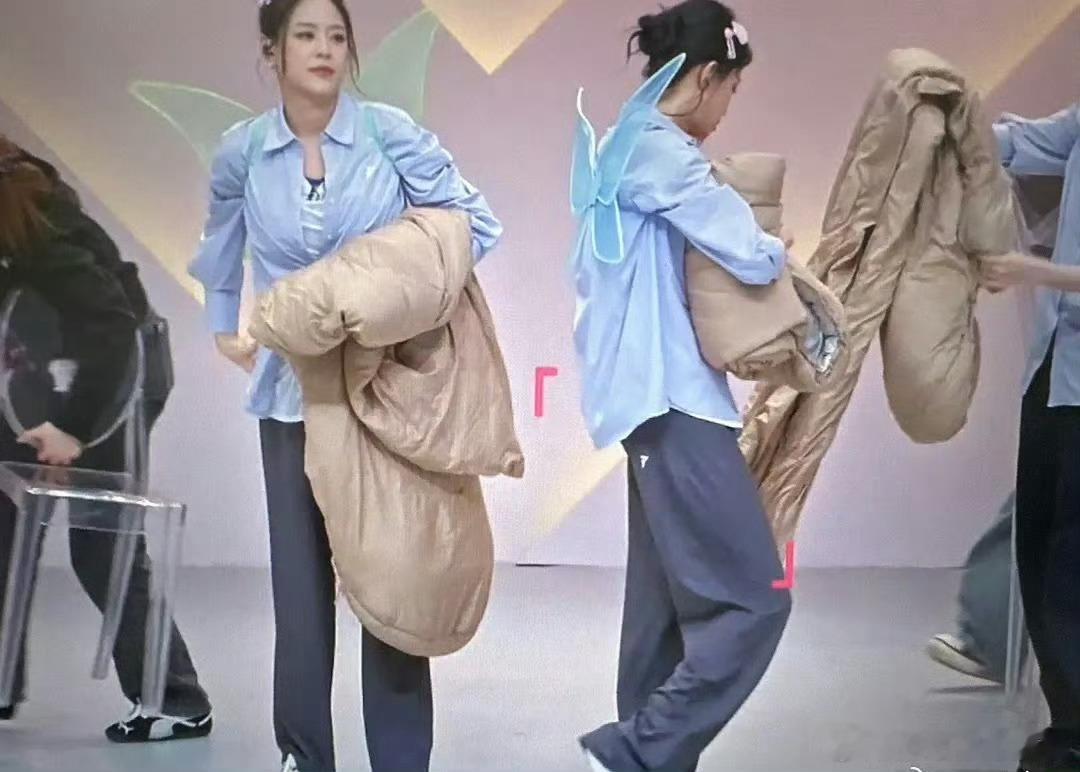 孙怡裤子穿反了孙怡真是个笨蛋美女来的，怎么有人这么可爱孙怡