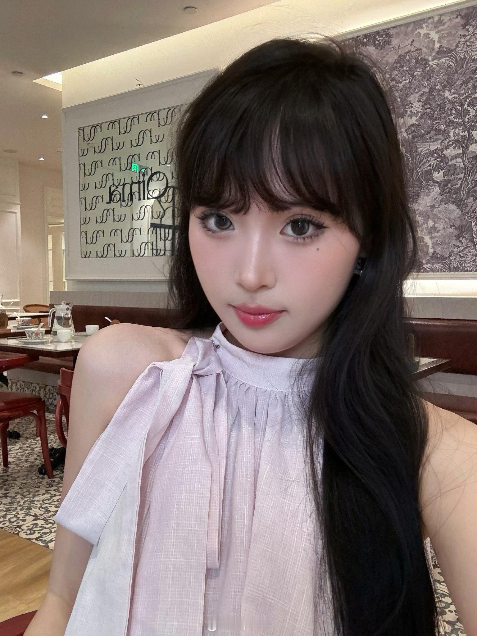 吃想吃的饭/见想见的人/ 做喜欢的事/ 把烦心事丢掉 腾出地方装鲜花  ​​​
