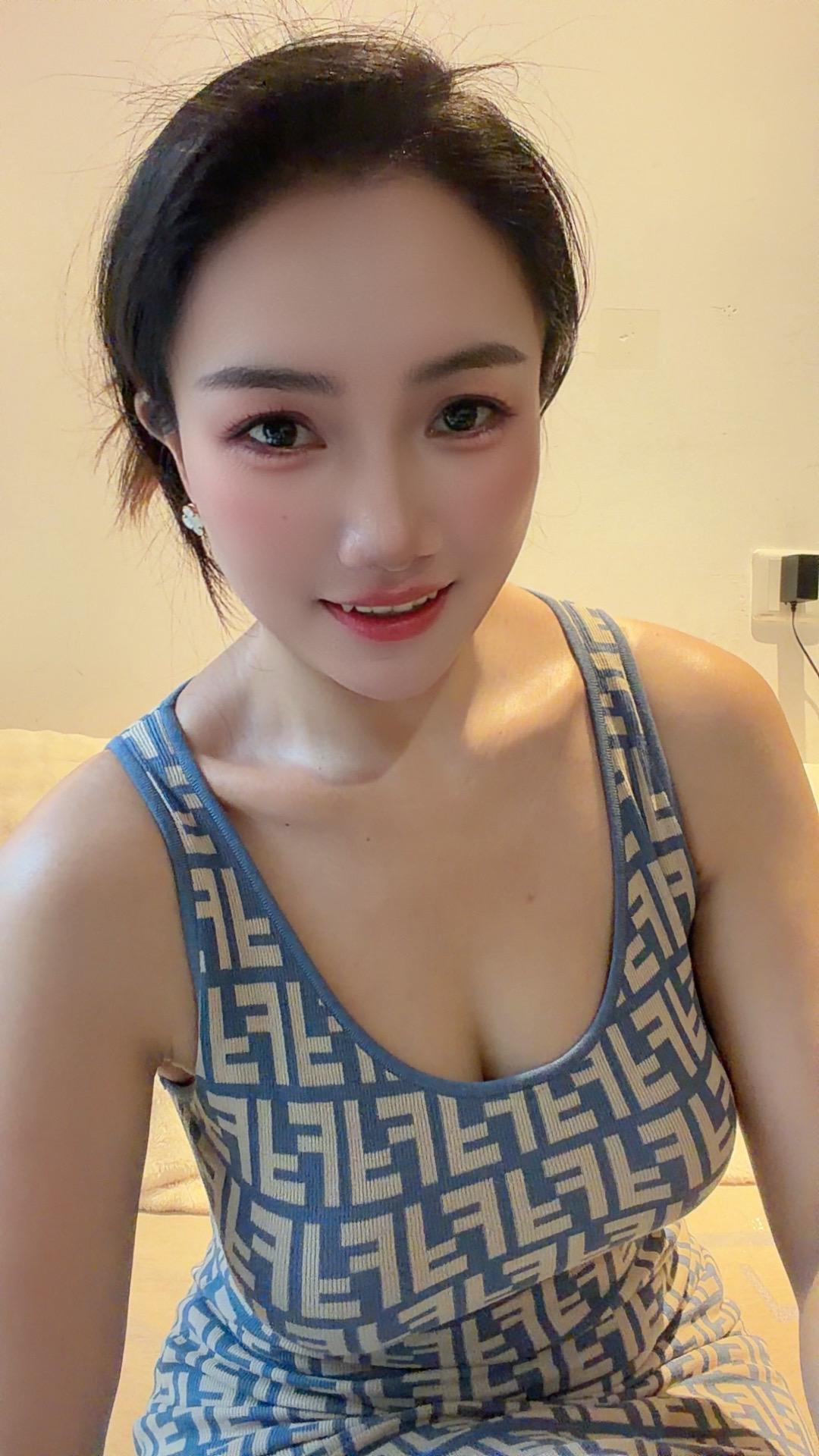 年轻的时候吃太多苦，老了就浑身是病，等老了之后，有钱有什么用，腿会酸不能去旅行，