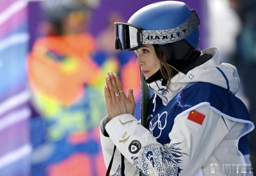 谷爱凌冬奥银牌米兰冬奥 谷爱凌收获本届冬奥会中国军团首枚银牌，个人冬奥生涯已获2