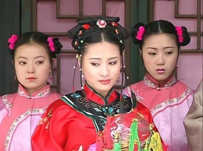 《还珠格格》在抛绣球招亲这件事上，小姐的绣球被叫花子给拿到了，而紫薇说的话，简直