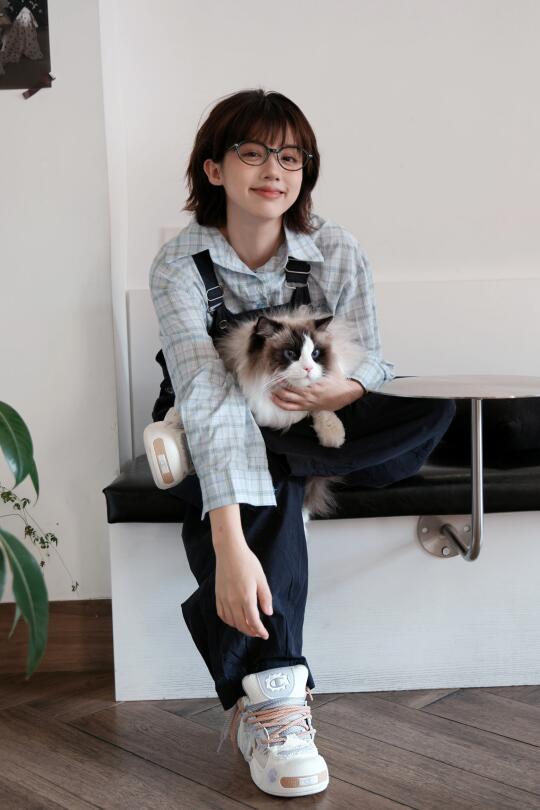 哎呀 被猫咪踩了一脚🐾