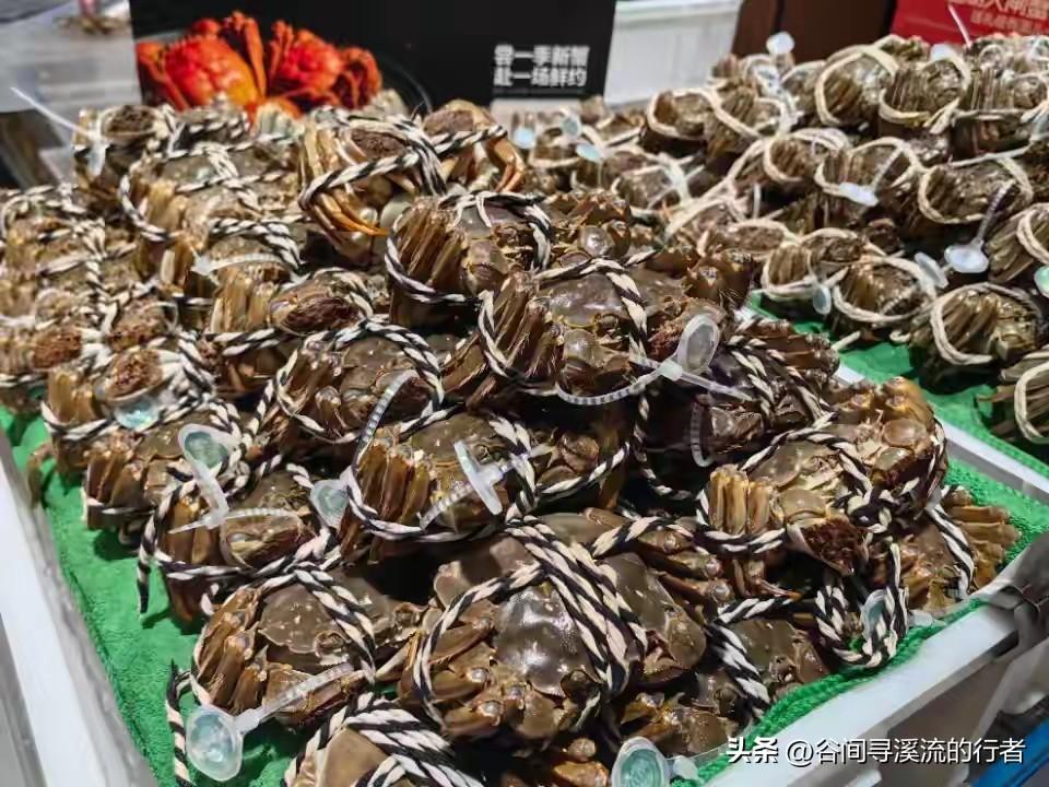 大闸蟹“白菜价”，你会选择吗？

幸福来得好突然！
曾经“高不可攀”的大闸蟹，